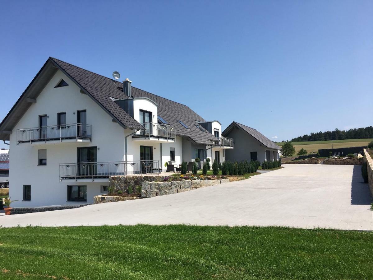 Landhaus Ferienwohnungen Mit Pool Und Wellness Neukirchen-Balbini Exterior foto